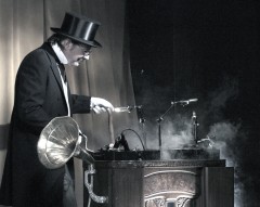 The one and only Gramophone Gregory works his magic. Photo by Dennis Andersen